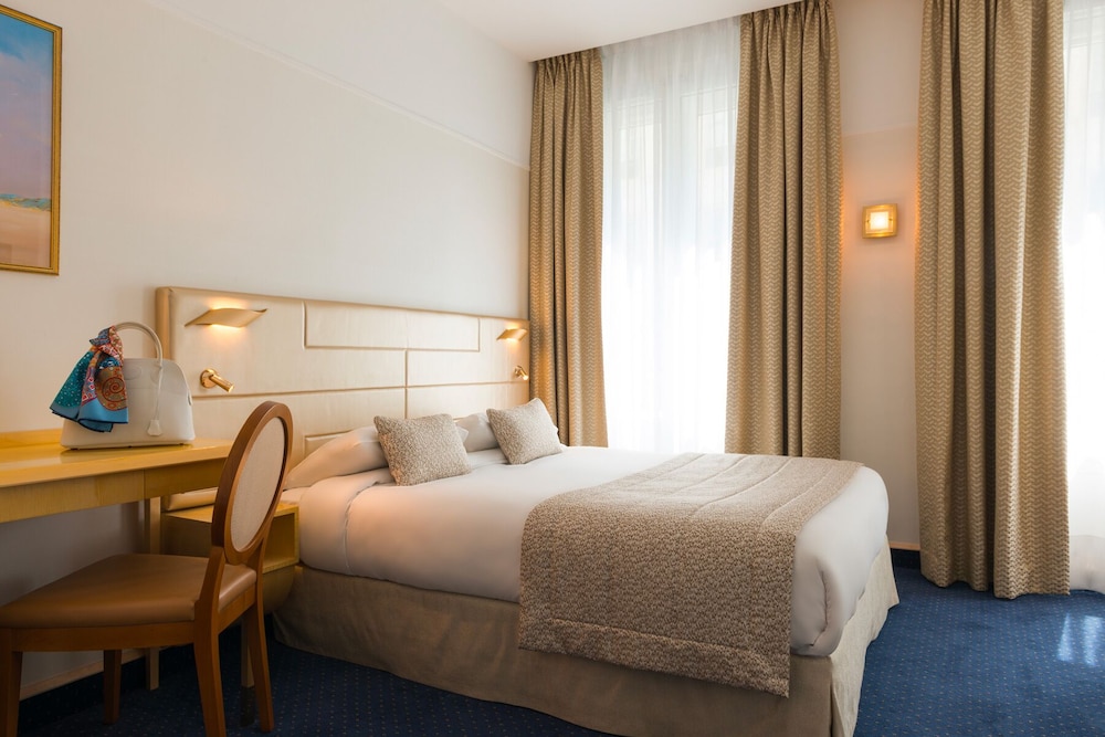 Habitación doble superior, 1 cama de matrimonio, bañera del hotel ATLANTIC