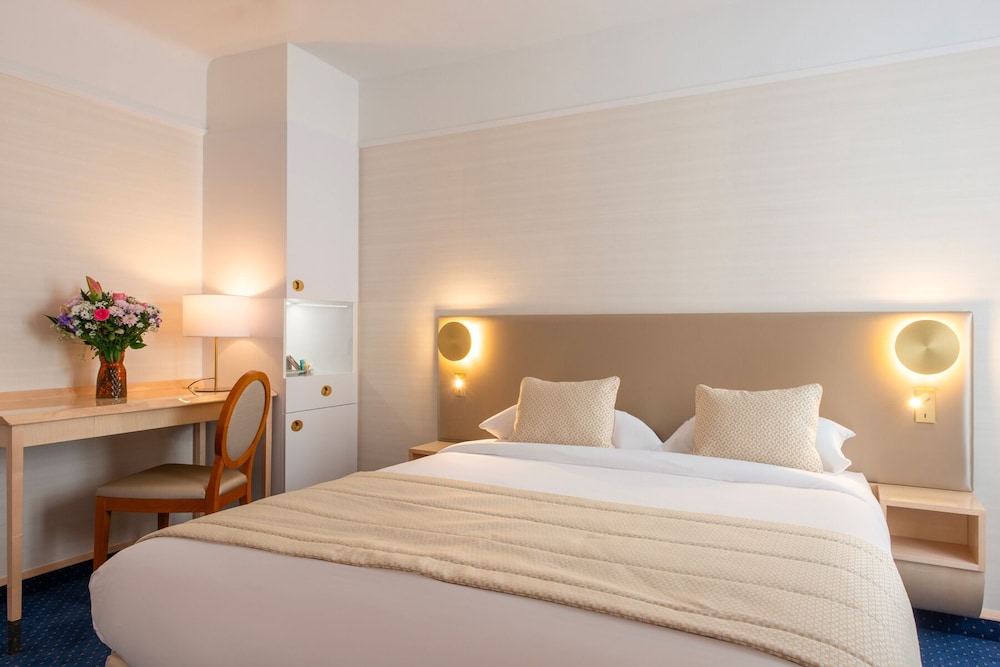 Habitación doble superior, 1 cama de matrimonio, bañera del hotel ATLANTIC. Foto 3