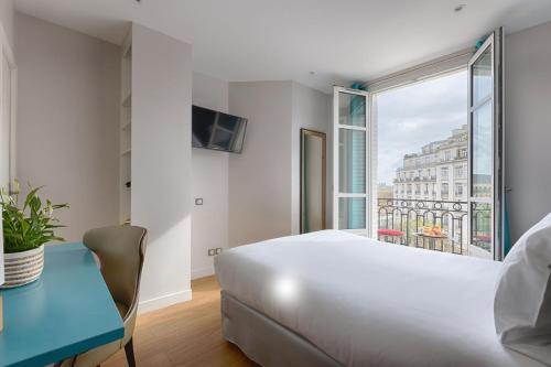 Habitación Doble del hotel De France Invalides. Foto 6