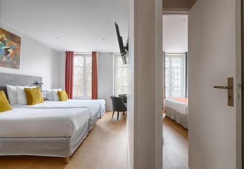 Habitación Triple del hotel De France Invalides