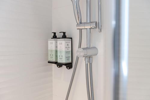 Habitación Triple del hotel De France Invalides. Foto 3