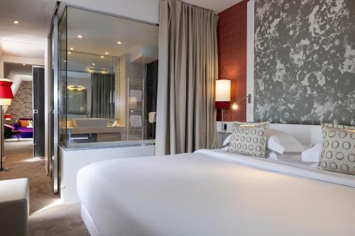 Suite del hotel Etoile Maillot. Foto 1