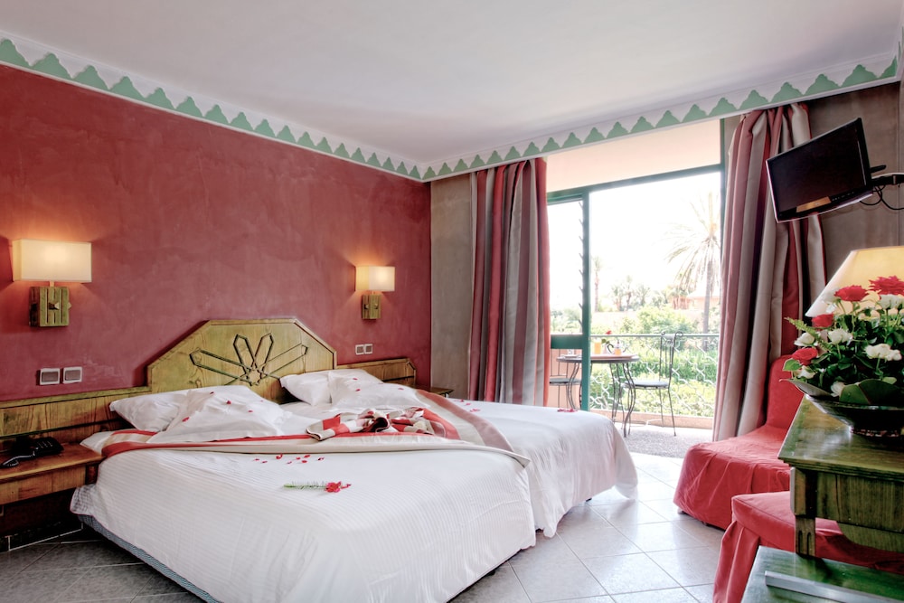 Habitación estándar con 2 camas individuales del hotel Chems. Foto 1