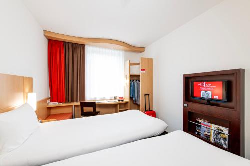 Habitación Doble - 2 camas del hotel Ibis Krakow Stare Miasto. Foto 7