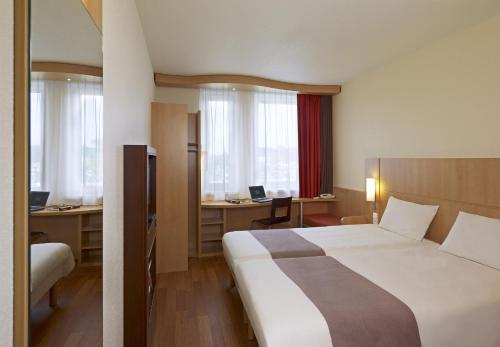 Habitación Doble - 2 camas del hotel Ibis Krakow Stare Miasto. Foto 9