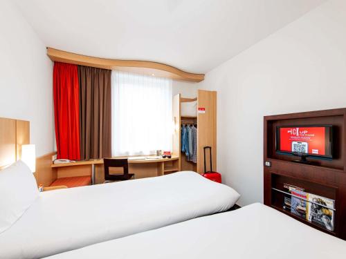 Habitación Doble - 2 camas del hotel Ibis Krakow Stare Miasto. Foto 8