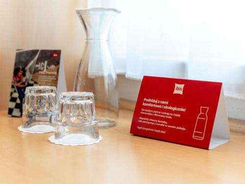 Habitación Doble Estándar 2 camas - adaptada para personas con movilidad reducida del hotel Ibis Krakow Stare Miasto. Foto 1