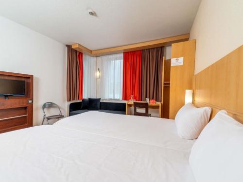 Habitación Doble Estándar 2 camas - adaptada para personas con movilidad reducida del hotel Ibis Krakow Stare Miasto. Foto 2