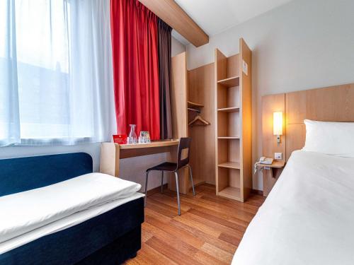 Habitación Doble Estándar 2 camas - adaptada para personas con movilidad reducida del hotel Ibis Krakow Stare Miasto. Foto 3