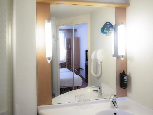 Habitación Doble - 2 camas del hotel Ibis Krakow Stare Miasto. Foto 17