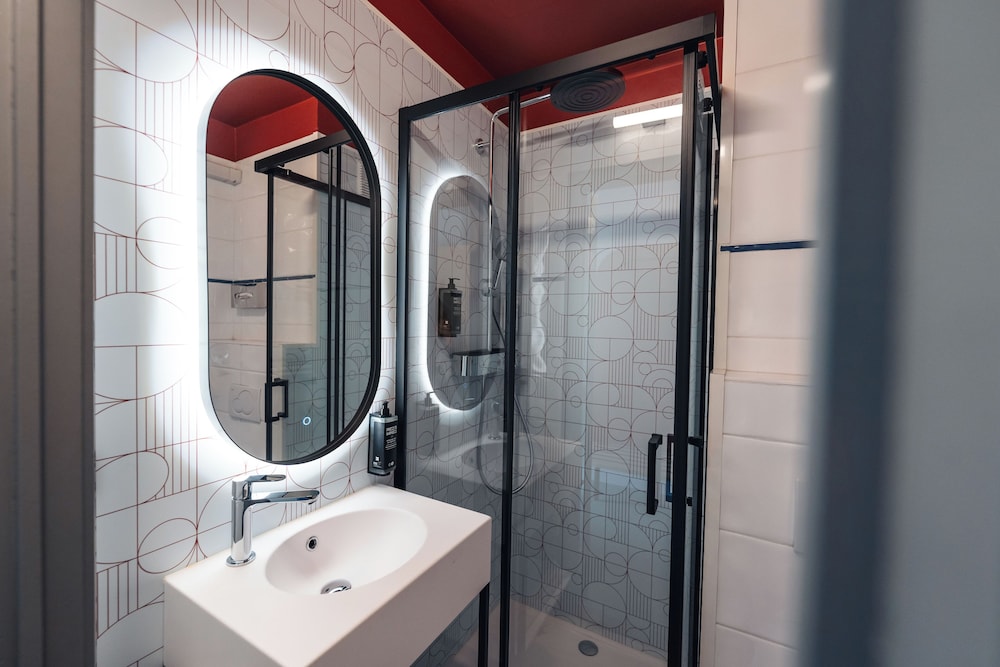 Habitación estándar con 2 camas individuales del hotel Ibis Styles Charleroi Airport Aero 44. Foto 5