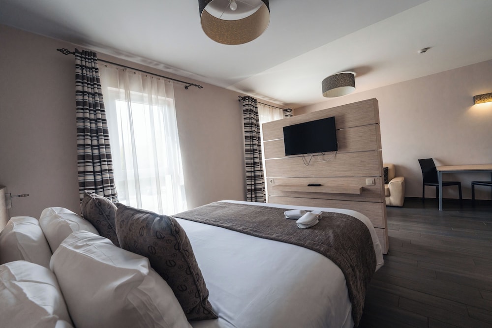 Habitación Superior con 1 cama king - size del hotel Ibis Styles Charleroi Airport Aero 44. Foto 5