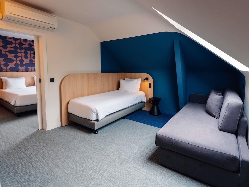 Habitación Confort, varias camas del hotel Ibis Styles Charleroi Airport Aero 44. Foto 1