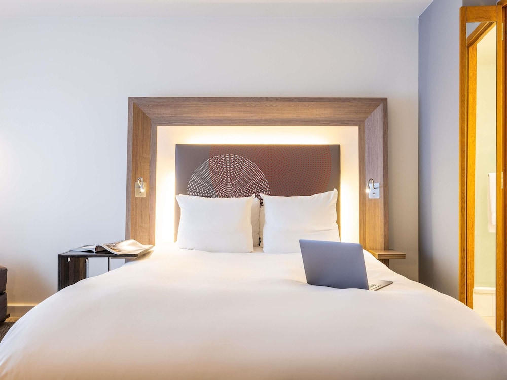 Habitacion Superior con 1 cama doble y Sofa del hotel Novotel Mechelen Centrum. Foto 4