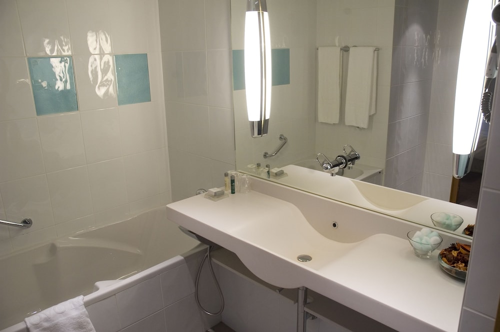Habitacion Superior con 1 cama doble y Sofa del hotel Novotel Mechelen Centrum. Foto 9