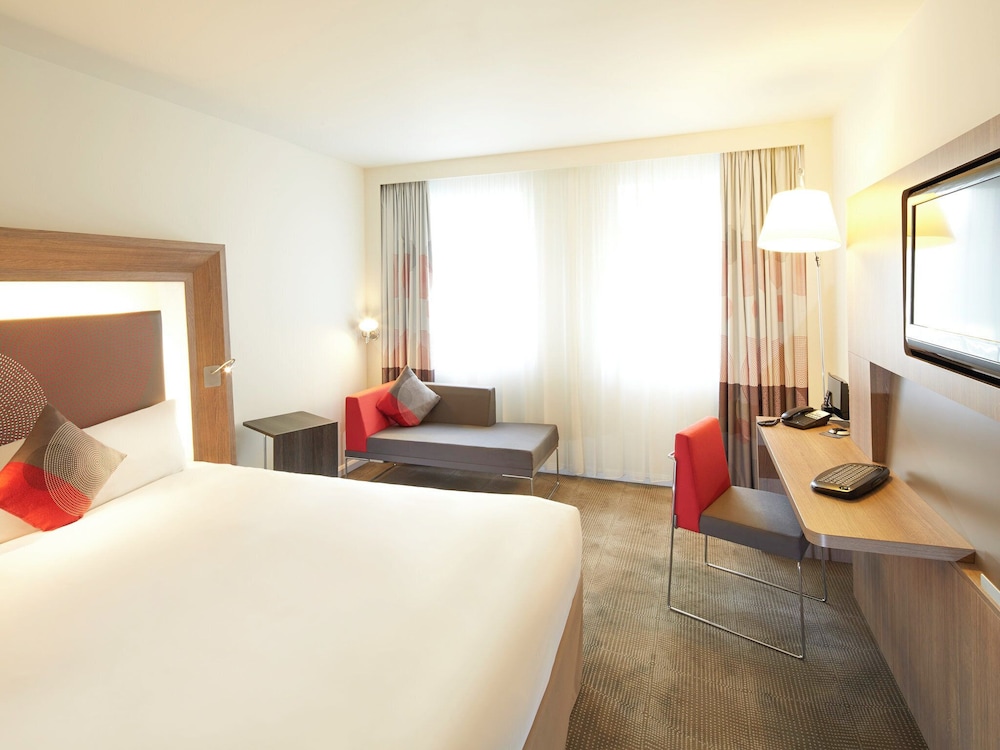 HABITACIÓN EJECUTIVA CON UNA CAMA DOBLE del hotel Novotel Mechelen Centrum. Foto 1