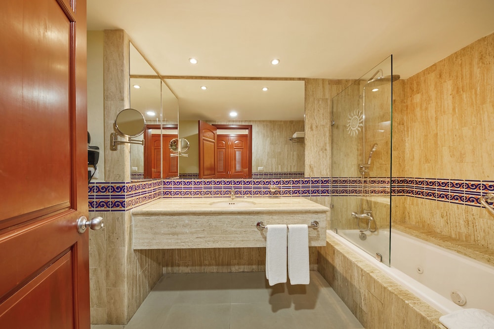 Suite junior, 2 camas dobles del hotel Bahia Principe Grand Coba - All Inclusive. Foto 5
