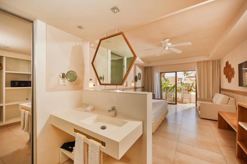 Habitación Superior Premium del hotel Bahia Principe Grand Tulum - All Inclusive. Foto 3