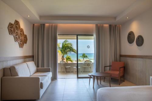 Habitación Superior Premium - Frente al mar del hotel Bahia Principe Grand Tulum - All Inclusive. Foto 3