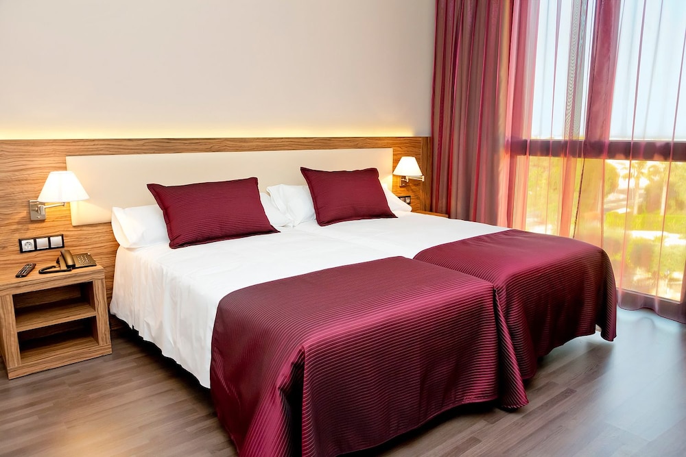 Habitación estándar con 1 cama doble o 2 individuales del hotel Dña Monse Spa and Golf
