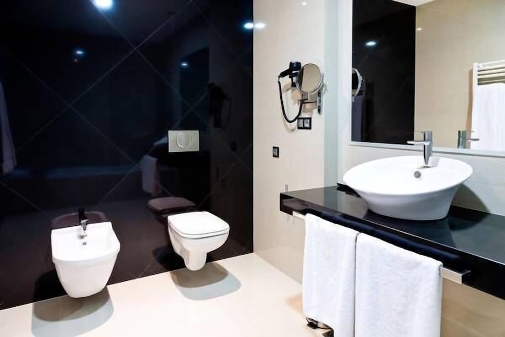 Habitación estándar con 1 cama doble o 2 individuales del hotel Dña Monse Spa and Golf. Foto 4