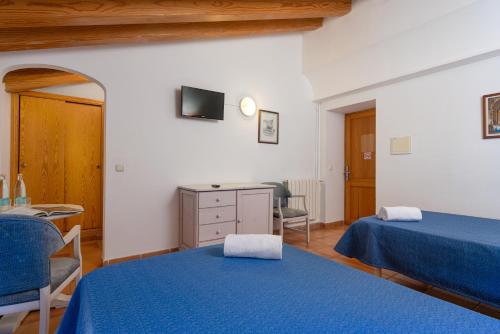 Habitación Doble - 2 camas del hotel Hospedería Santuari de Lluc. Foto 2