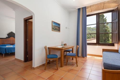 Habitación Doble Superior del hotel Hospedería Santuari de Lluc. Foto 1