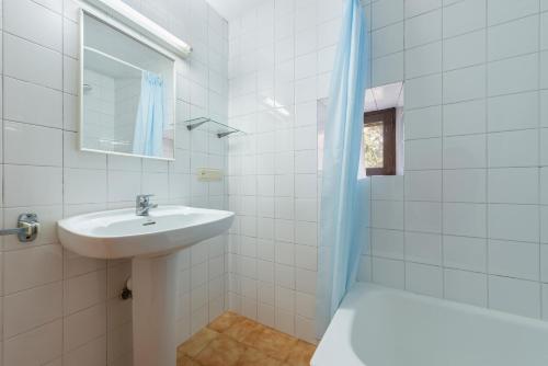 Habitación Doble Económica del hotel Hospedería Santuari de Lluc. Foto 4
