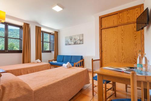 Estudio con Sofa Cama del hotel Hospedería Santuari de Lluc. Foto 4