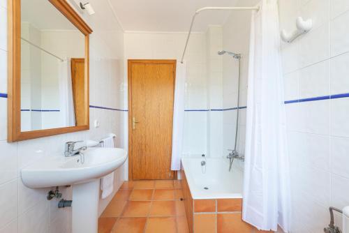 Estudio con Sofa Cama del hotel Hospedería Santuari de Lluc. Foto 7