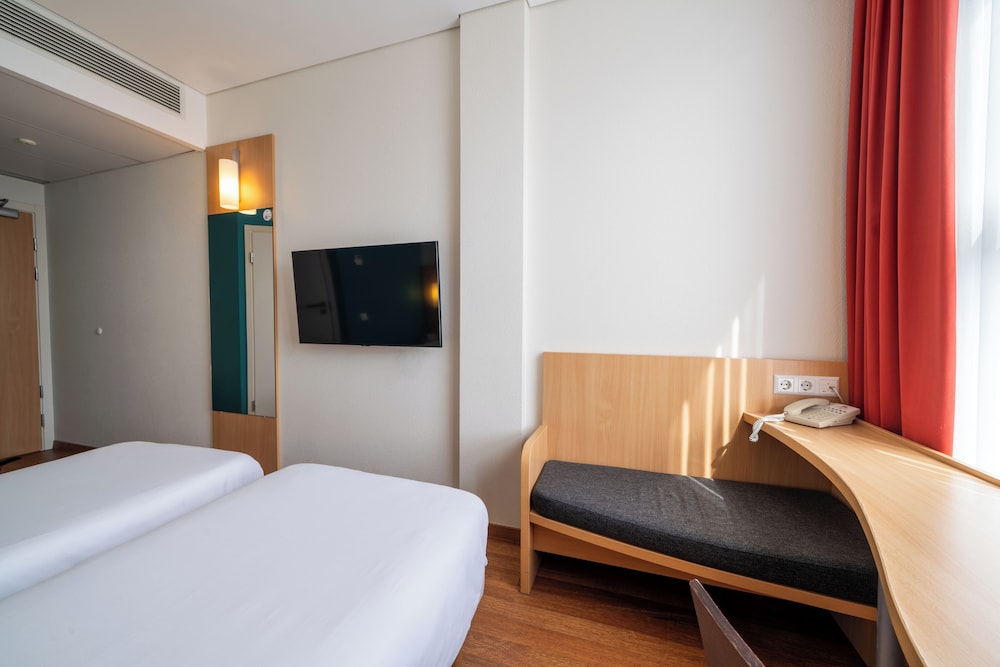 Habitación con dos camas individuales para 1 o 2 personas del hotel Ibis Kaunas Centre