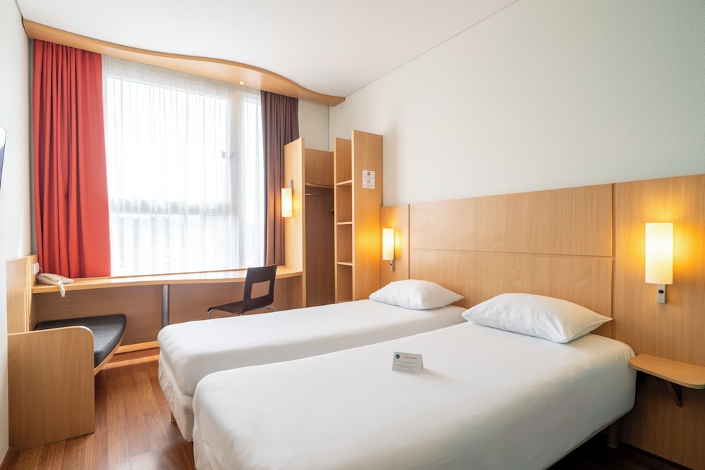 Habitación con dos camas individuales para 1 o 2 personas del hotel Ibis Kaunas Centre. Foto 1