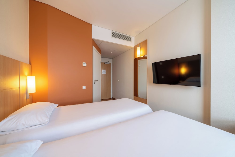 Habitación con dos camas individuales para 1 o 2 personas del hotel Ibis Kaunas Centre. Foto 2