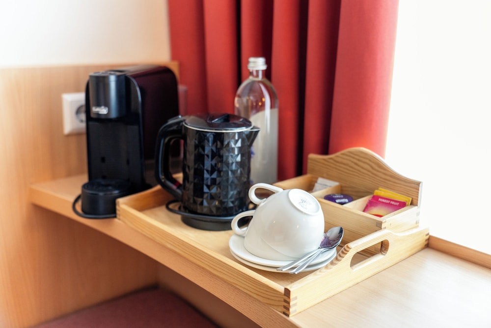 Habitación superior con 2 camas individuales del hotel Ibis Kaunas Centre. Foto 4