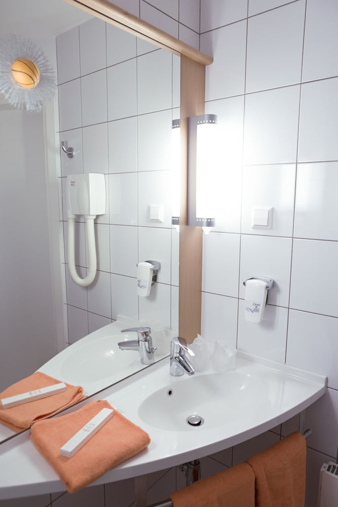 Habitación Doble Superior del hotel Ibis Kaunas Centre. Foto 8