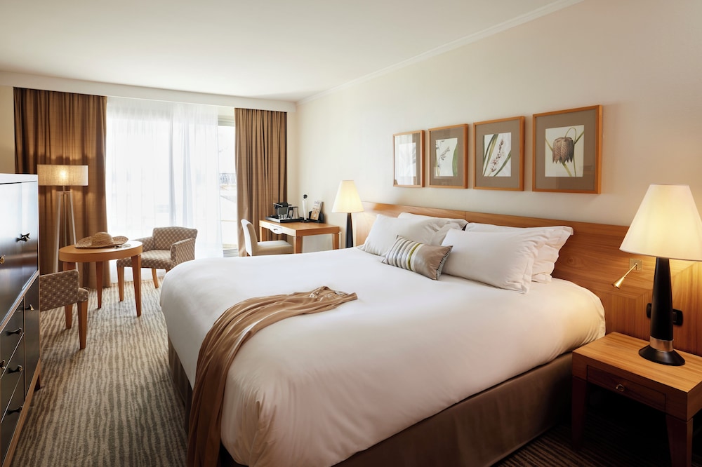 Habitación Superior con cama grande o dos camas individuales y terraza del hotel Sofitel Biarritz Le Miramar Thalassa Sea and Spa