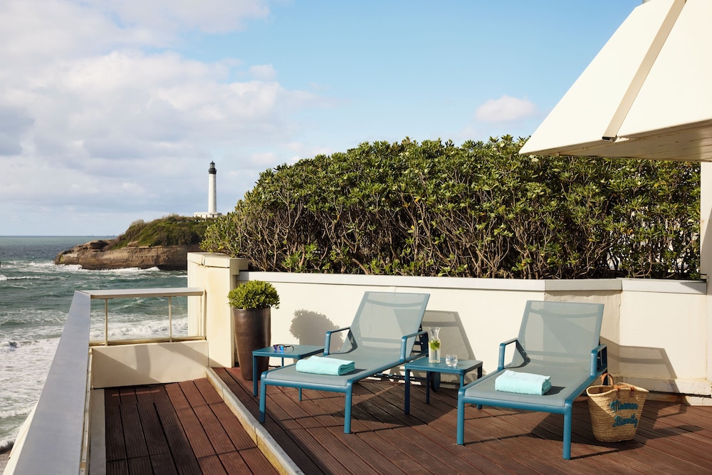 Suite Prestige con gran terraza con vistas al océano, 1 cama King Size o 2 camas individuales del hotel Sofitel Biarritz Le Miramar Thalassa Sea and Spa. Foto 1