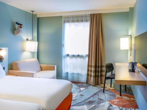 Habitación Estándar con 2 camas individuales y sofá cama del hotel Mercure Amiens Cathedrale