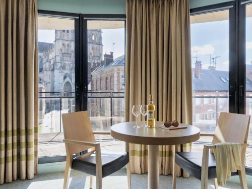Suite con vistas del hotel Mercure Amiens Cathedrale. Foto 4
