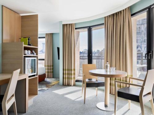 Suite con vistas del hotel Mercure Amiens Cathedrale. Foto 5
