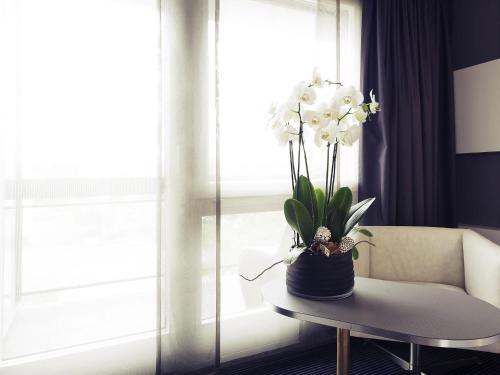 Habitación Individual Superior del hotel Mercure Plaza Biel. Foto 4