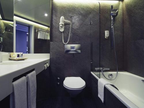 Estudio del hotel Mercure Plaza Biel. Foto 1
