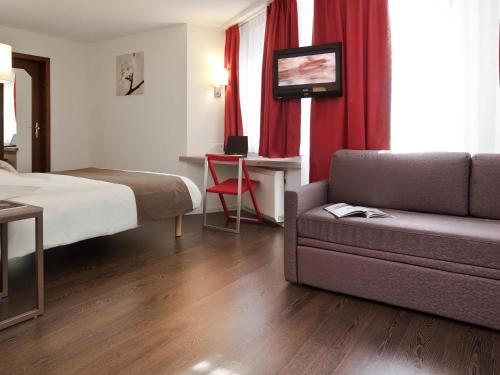 Estudio del hotel Mercure Plaza Biel. Foto 3