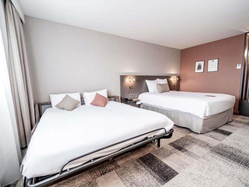 Habitación Doble Superior con vistas al jardín del hotel Mercure Bordeaux Lac. Foto 1