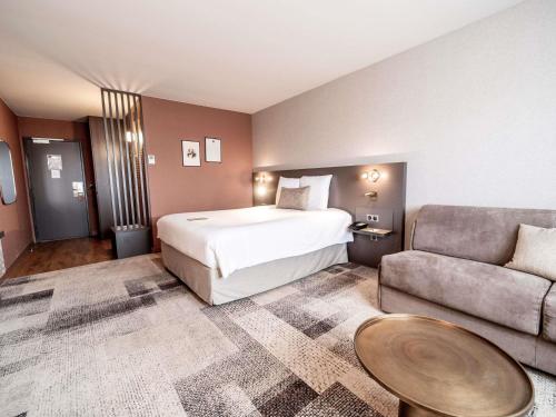 Habitación Doble Superior con vistas al jardín del hotel Mercure Bordeaux Lac. Foto 3