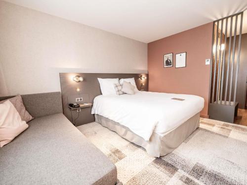 Habitación Doble Superior con sofá cama del hotel Mercure Bordeaux Lac. Foto 1