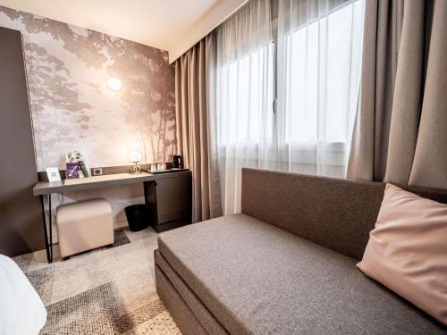 Habitación Doble Superior con sofá cama del hotel Mercure Bordeaux Lac. Foto 4
