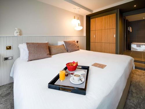 Superior King Suite with Sofa - Garden Side del hotel Mercure Bordeaux Lac. Foto 2
