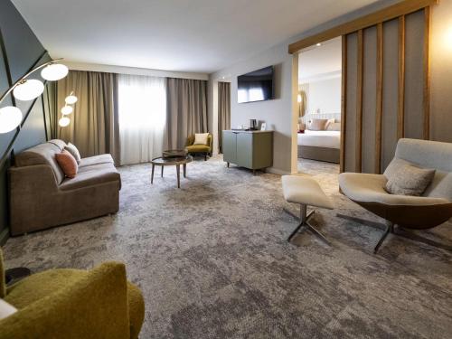 Superior King Suite with Sofa - Garden Side del hotel Mercure Bordeaux Lac. Foto 4