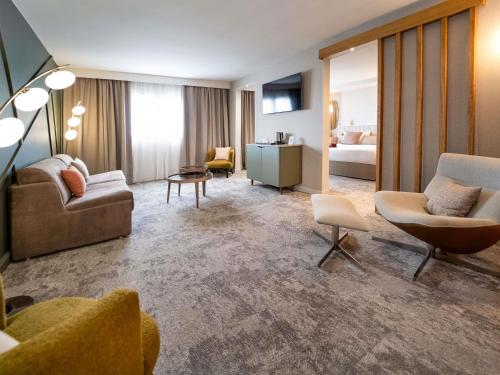 Superior King Suite with Sofa - Garden Side del hotel Mercure Bordeaux Lac. Foto 6